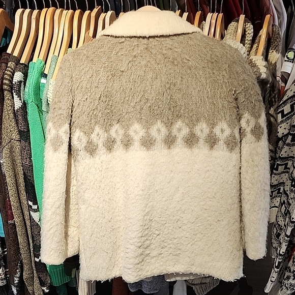 Elegant Cream and Tan Teddy Jacket - Picture 5 of 5